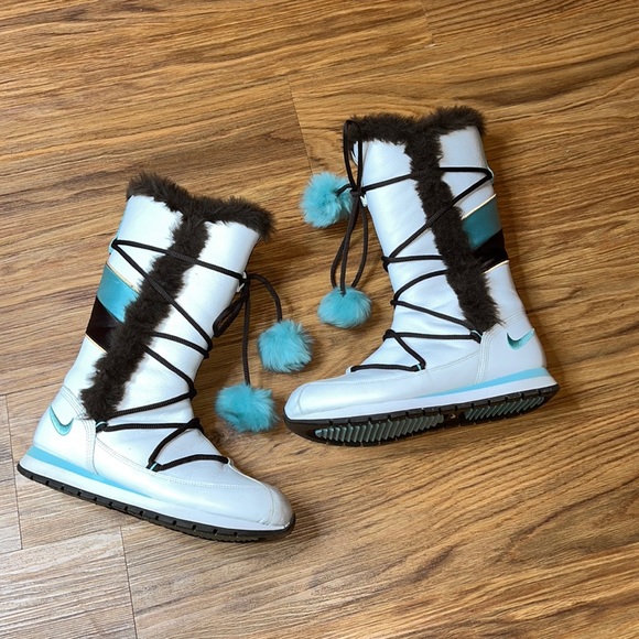 Nike Shoes - Nike Snow Boots size 7Y2K